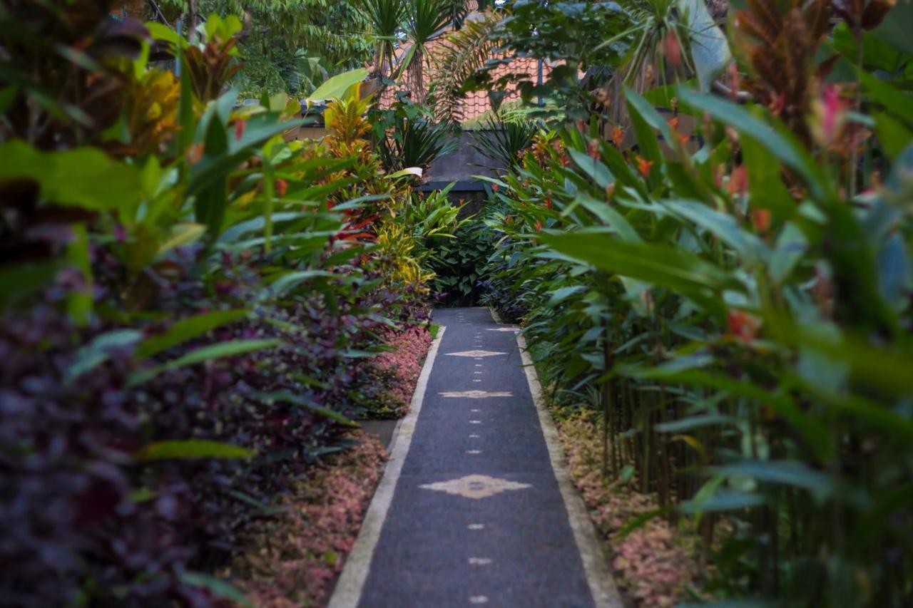 Karunia House Ubud Villa Exterior photo